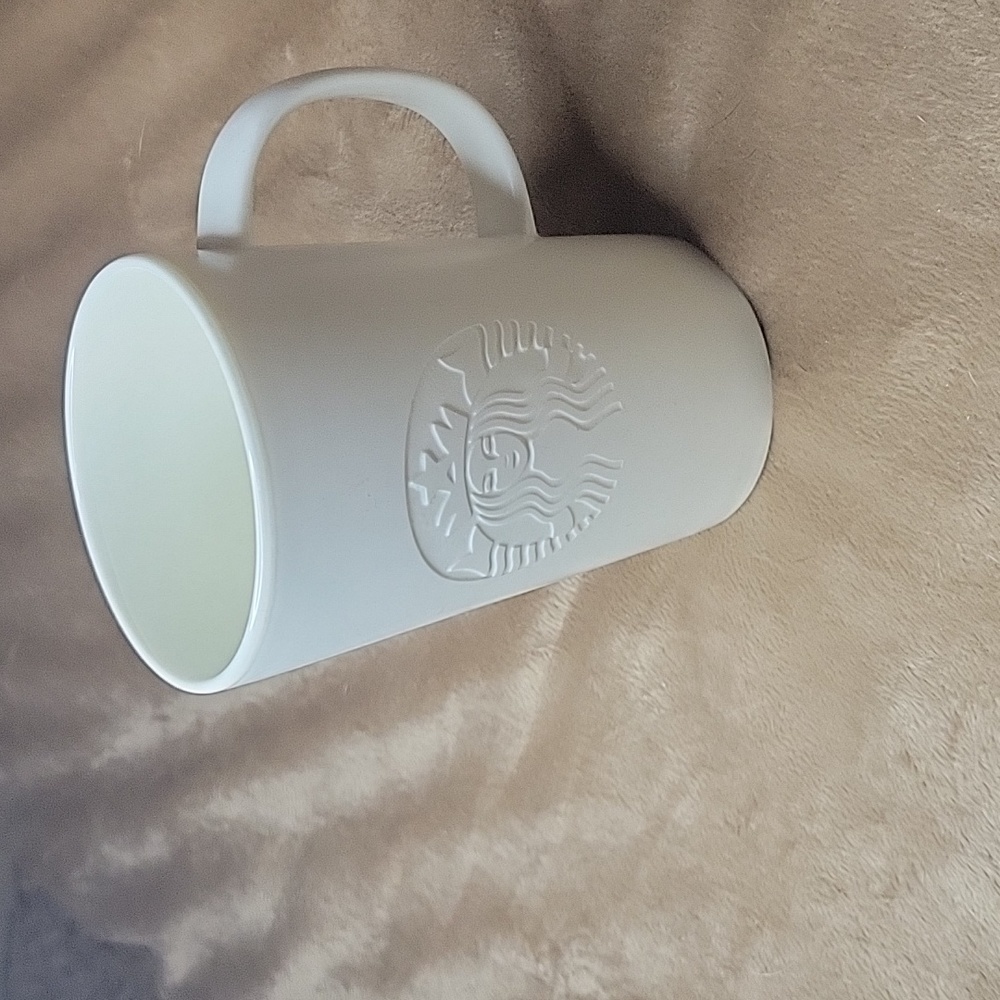 2014 Starbucks logo mug